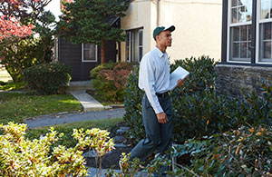 ai_tipsformoving2 Meenan tech walking up to home
